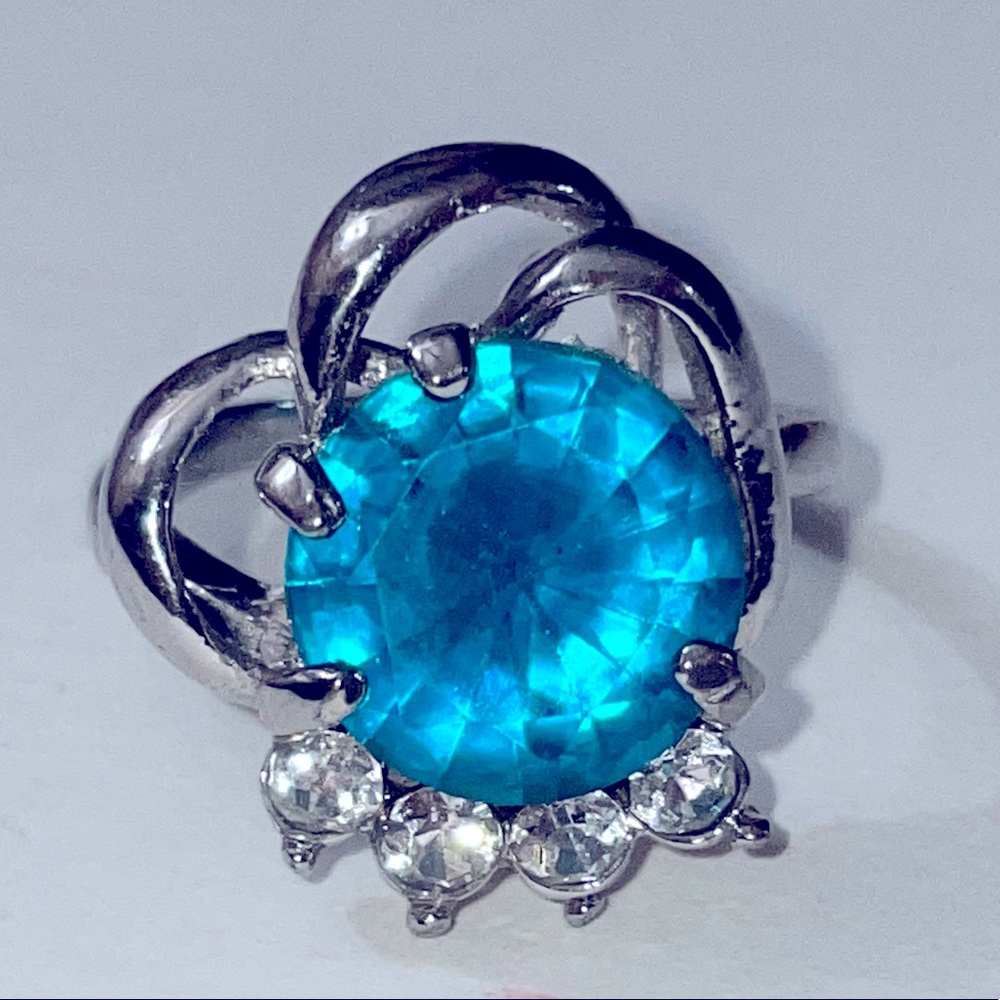 Rare Vintage Beautiful Bright Light Blue Costume Cocktail Ring Size 9